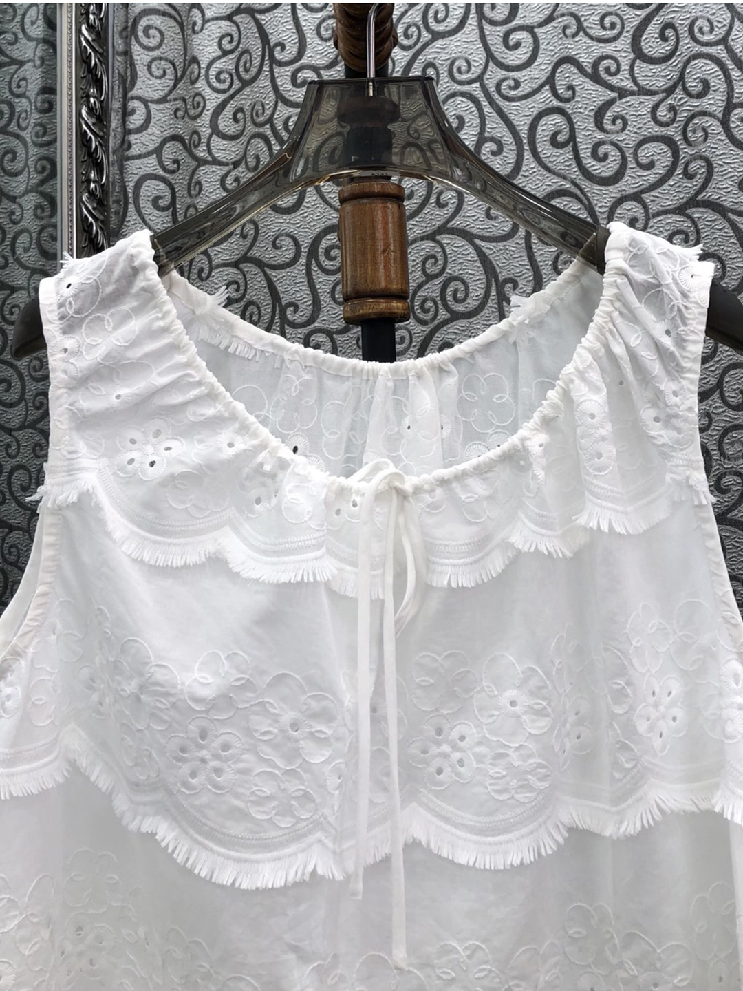 Milan Small Town Hollow out Em – Street Fashion In Milan Bewertung und Preis